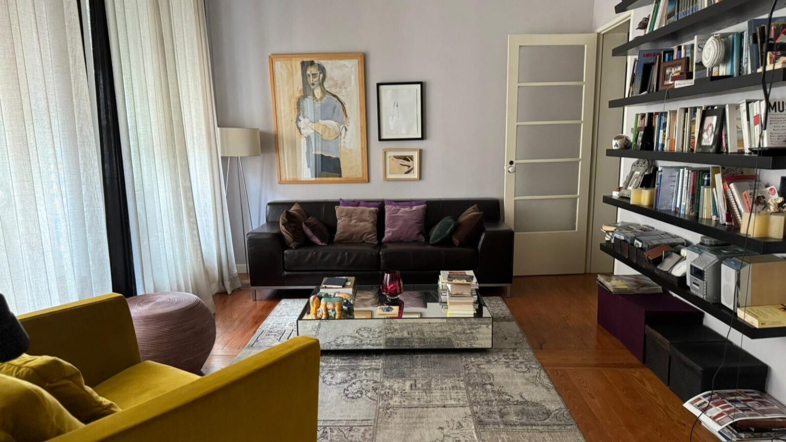 Rent Room Lisbon – Lapa 64# - Living Room