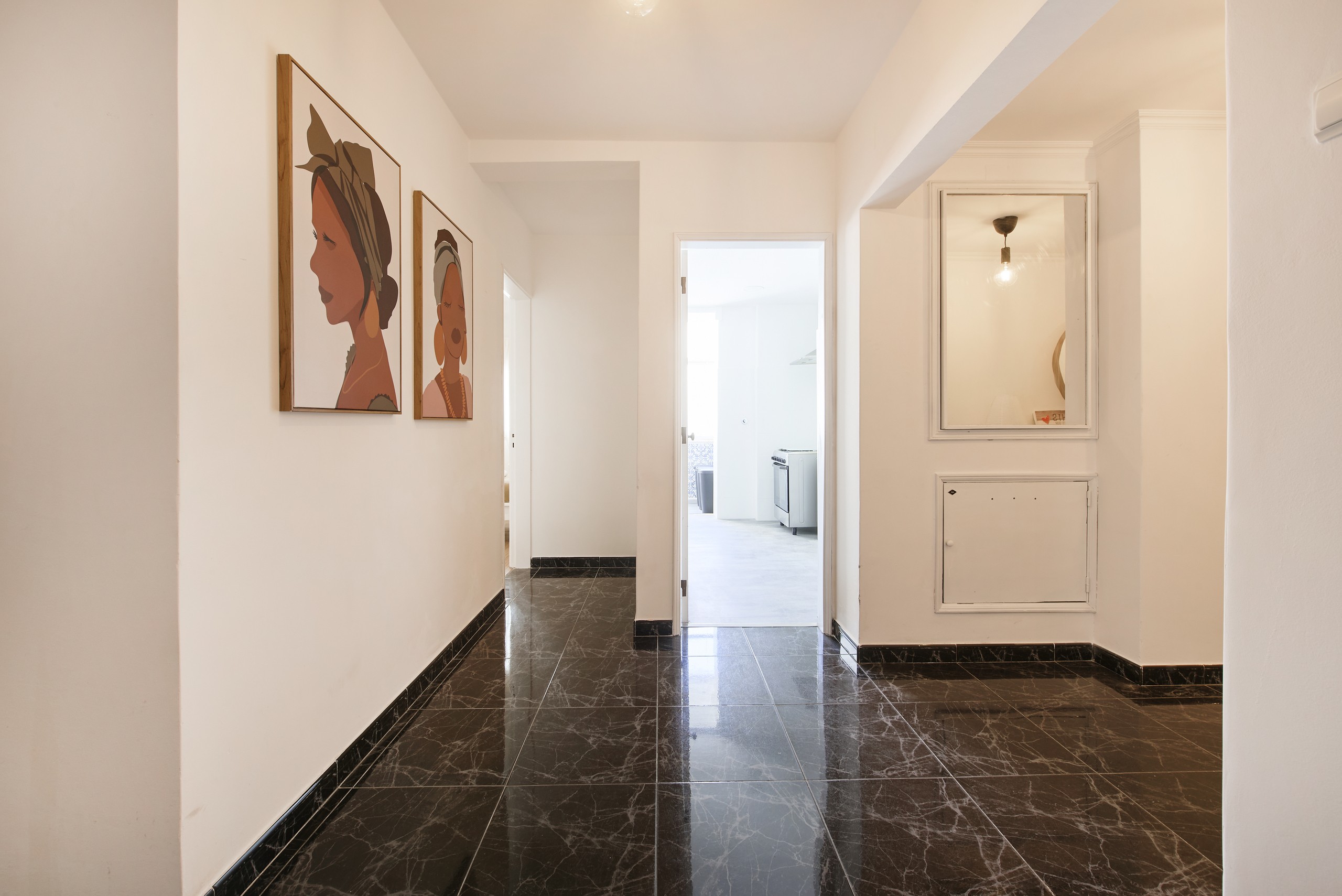 Rent Room Lisbon - Picoas 69# - Hallway