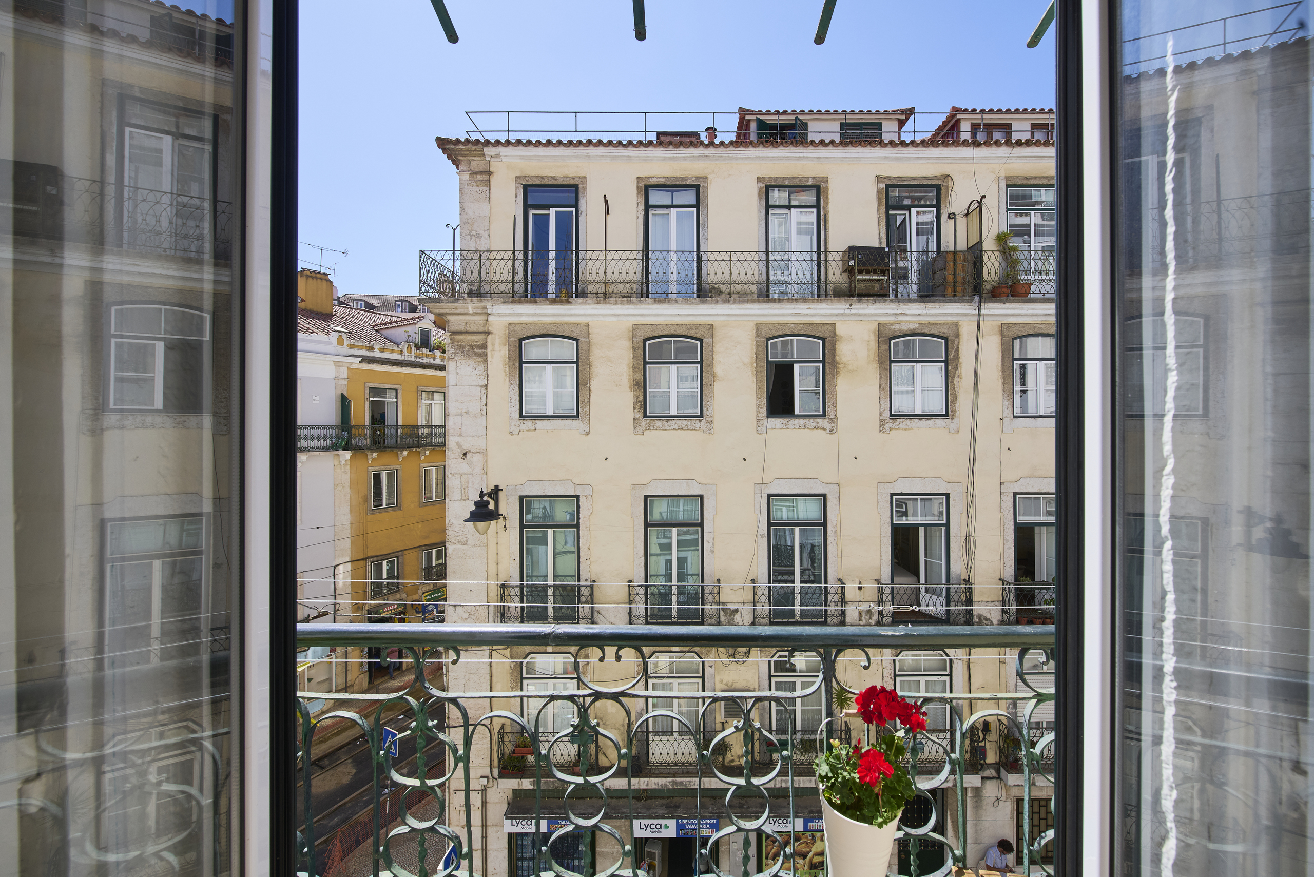 Rent Room Lisbon - Rato 70# - living room