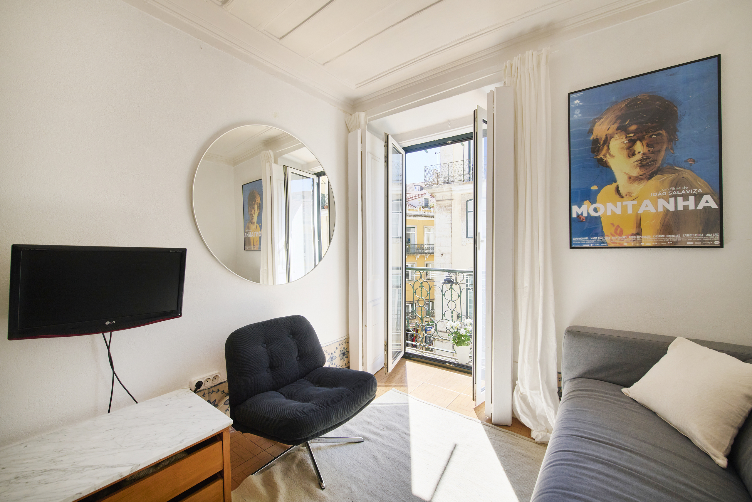 Rent Room Lisbon -Rato 70# - living room